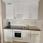 Lumineux Avec Jardin Et Parking Prive 아파트 *