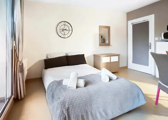 Lumineux Avec Jardin Et Parking Privé *